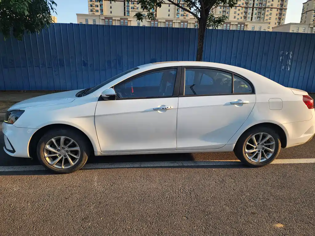 Geely Emgrand — миниатюра 3