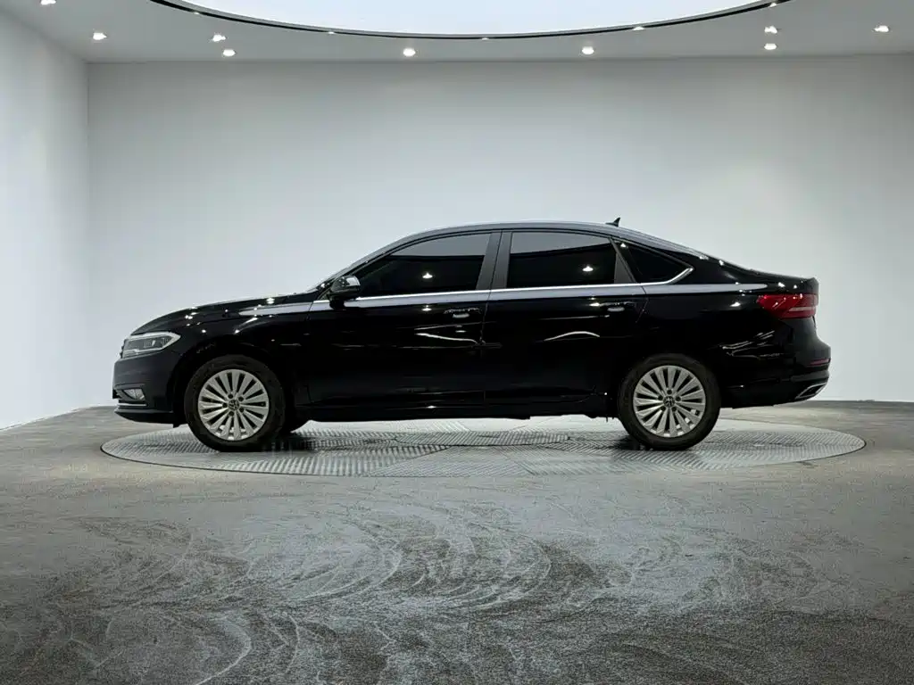Volkswagen Lavida — миниатюра 5