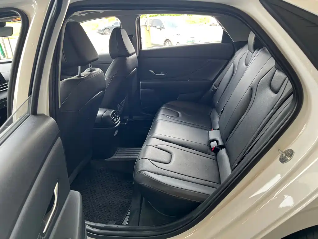 Hyundai Elantra — миниатюра 5