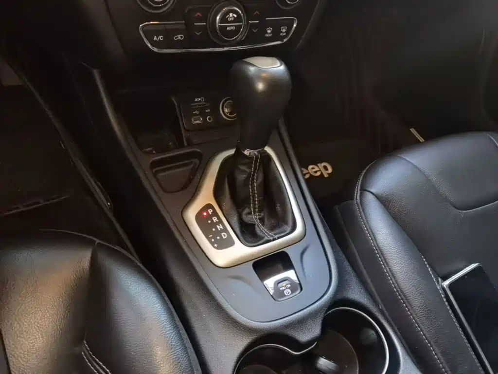 Jeep Cherokee — миниатюра 14