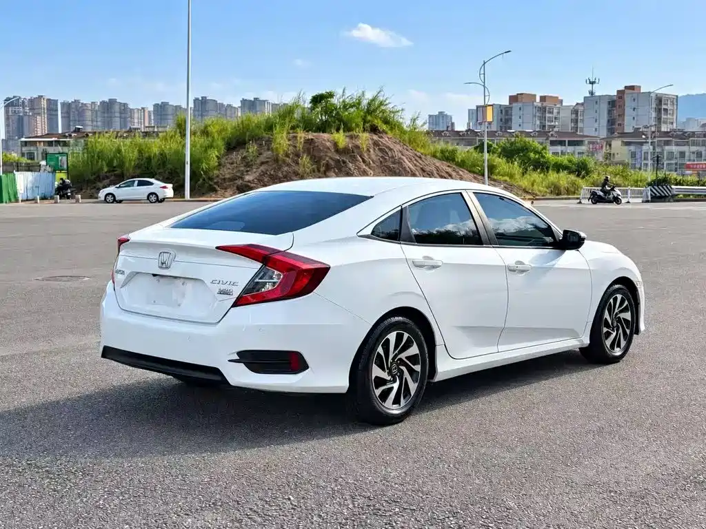 Honda Civic — миниатюра 9
