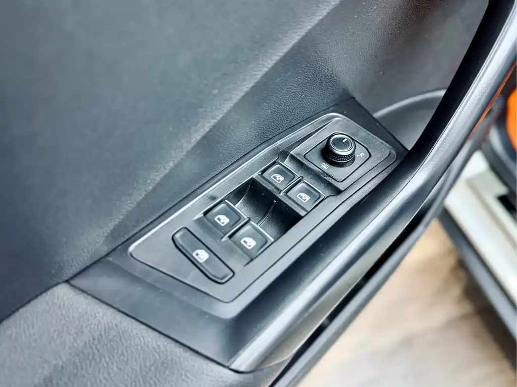 VOLKSWAGEN T ROC EXPLORING SONGS