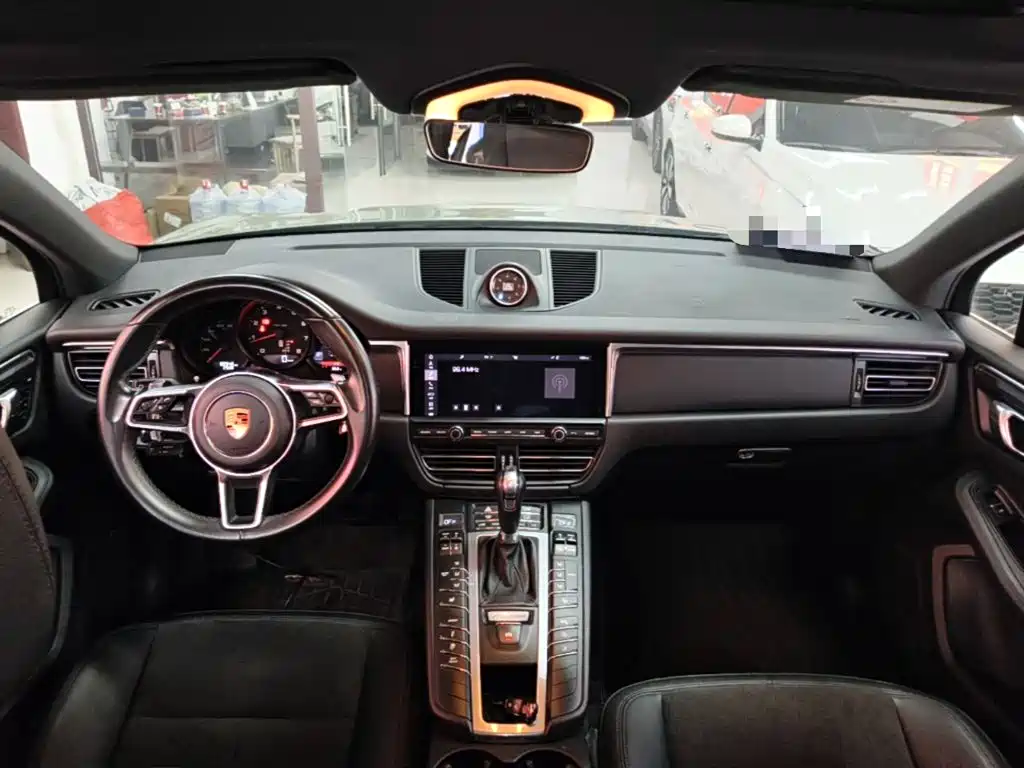 Porsche Macan — миниатюра 10