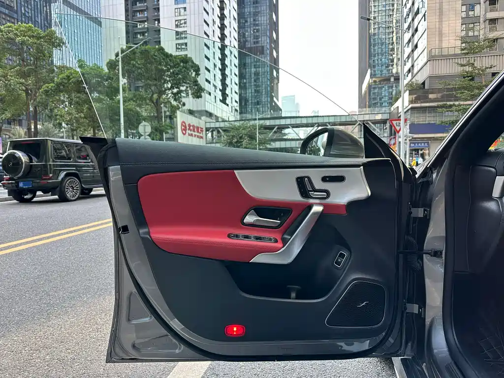 MERCEDES-BENZ CLA AMG