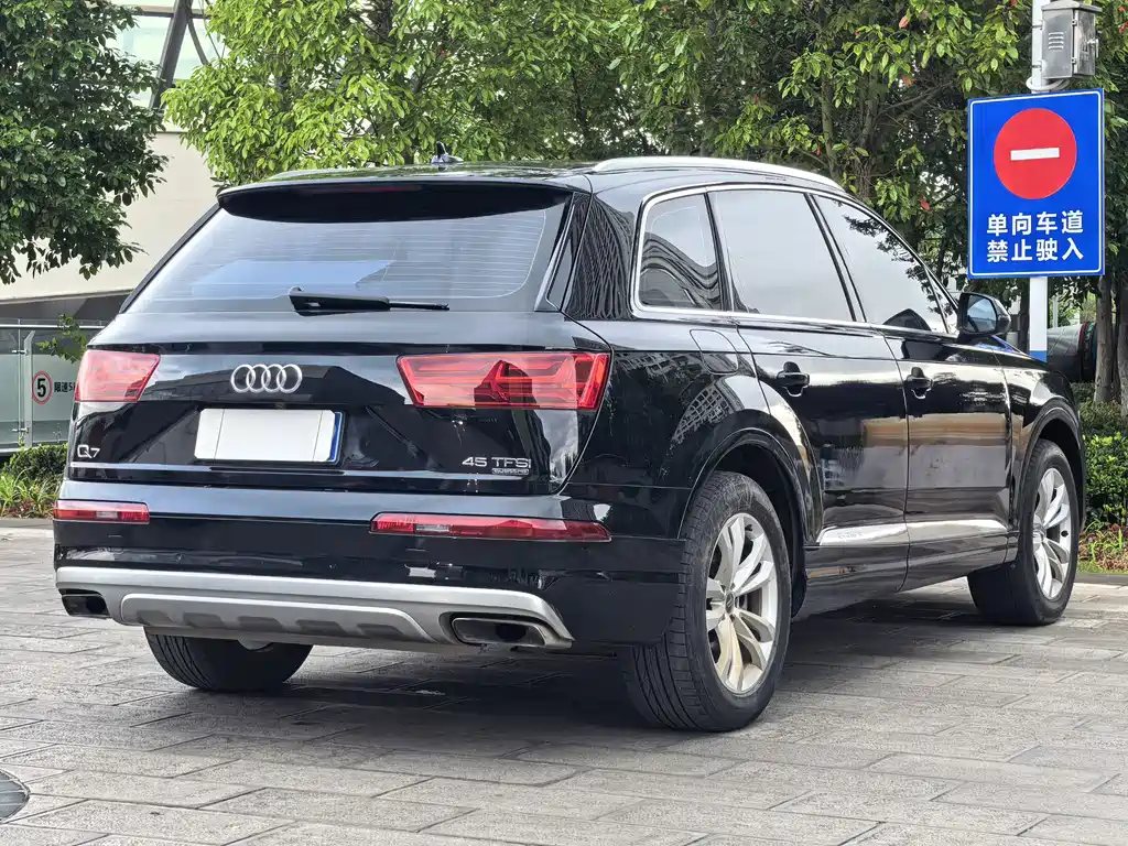 Audi Q7 — миниатюра 9