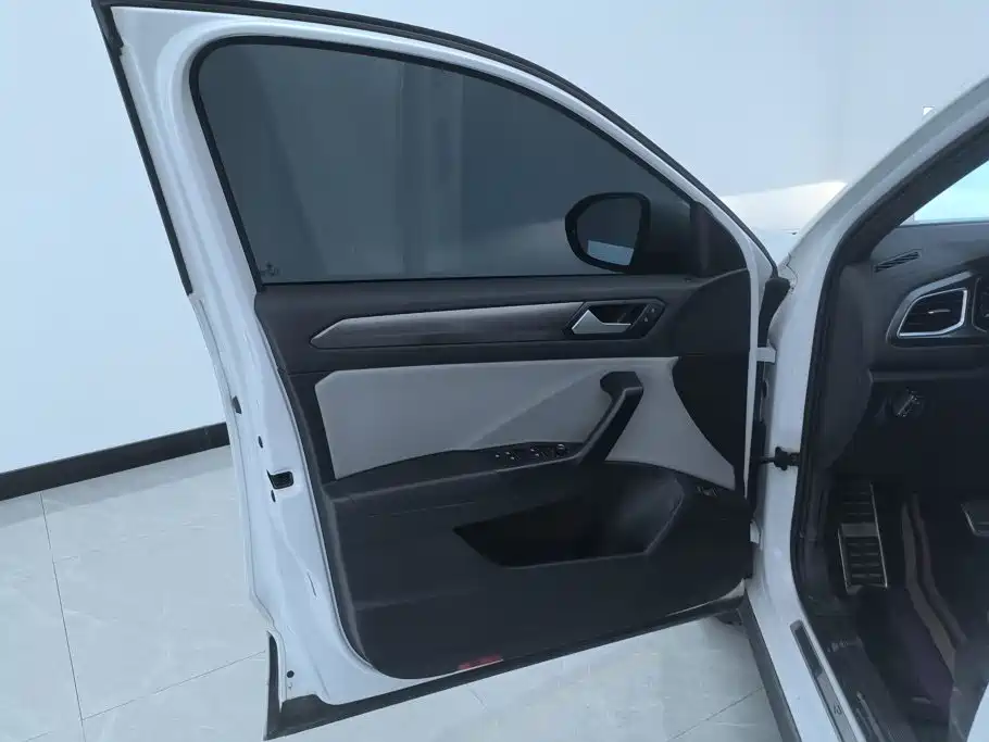 Volkswagen T-Roc — миниатюра 7