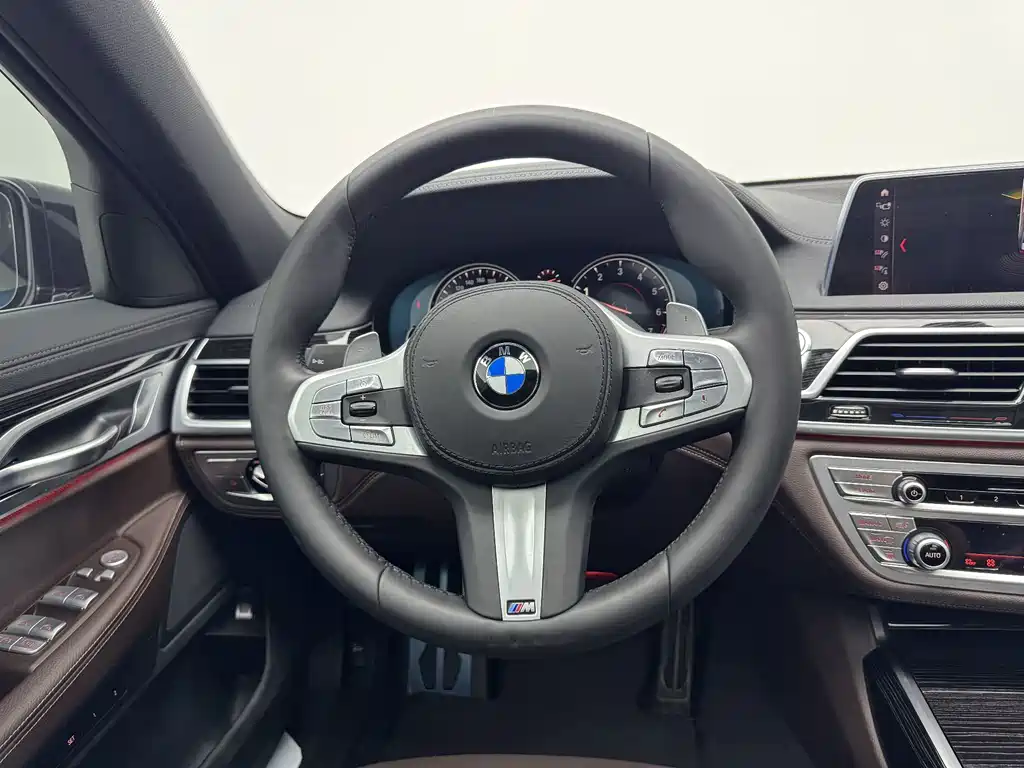BMW 7 Series — миниатюра 16