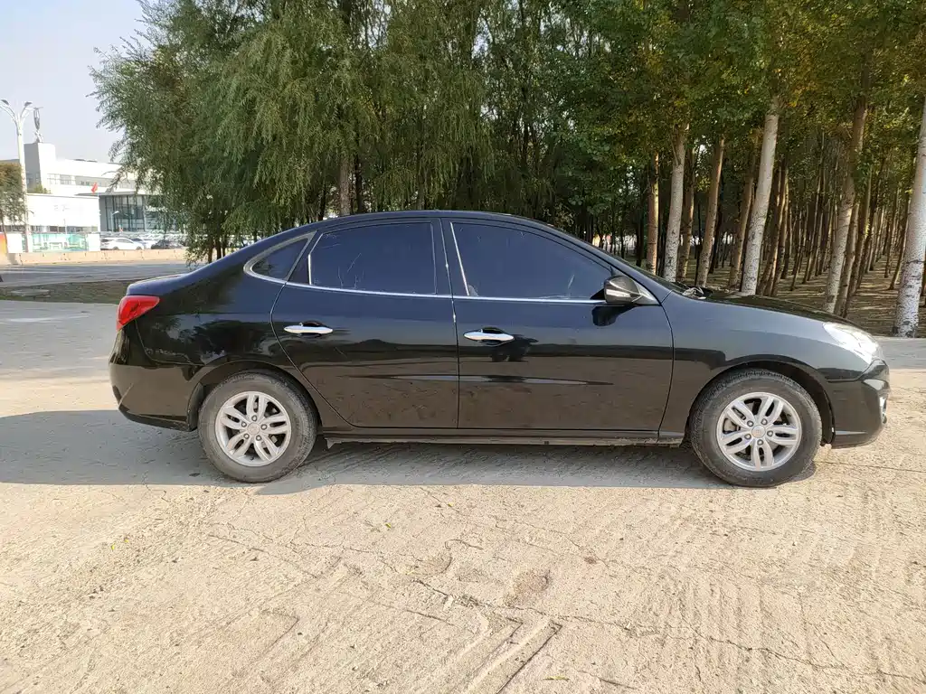 Hyundai Elantra — миниатюра 8