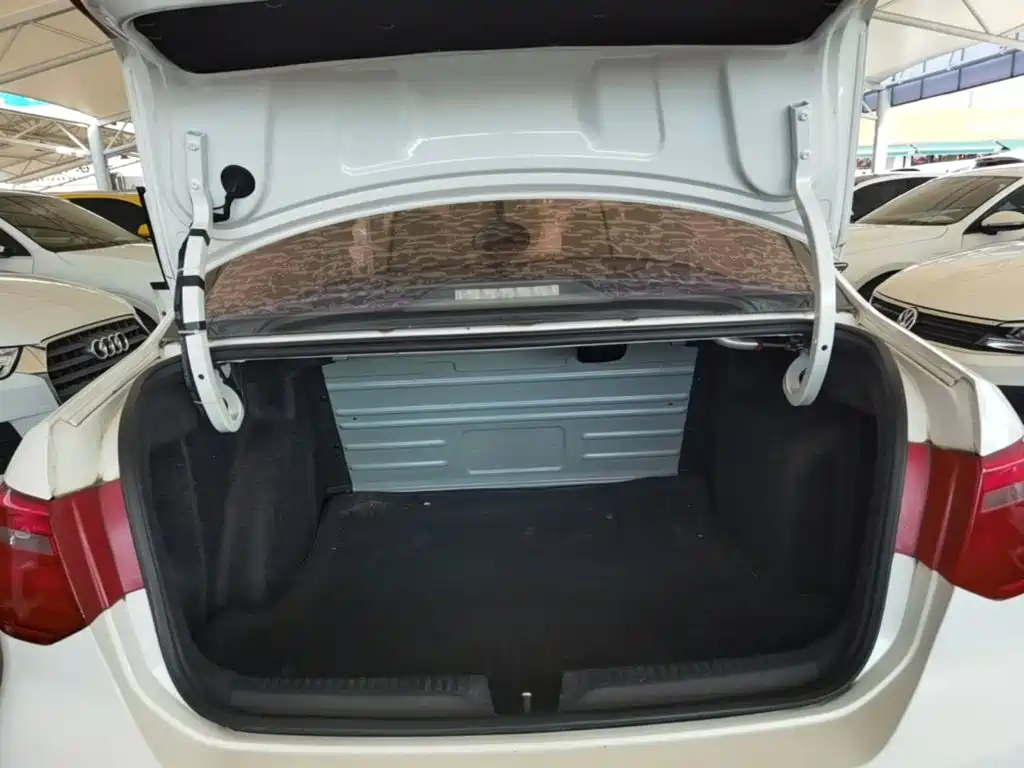 Volkswagen Jetta — миниатюра 19