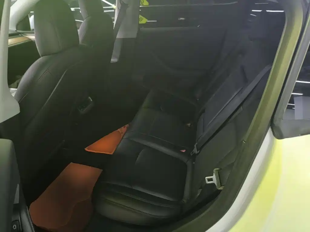 Tesla Model Y — миниатюра 17