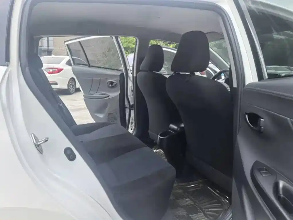 Toyota Yaris L — миниатюра 11