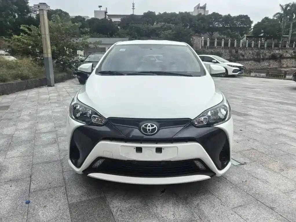 Toyota Yaris L — миниатюра 2