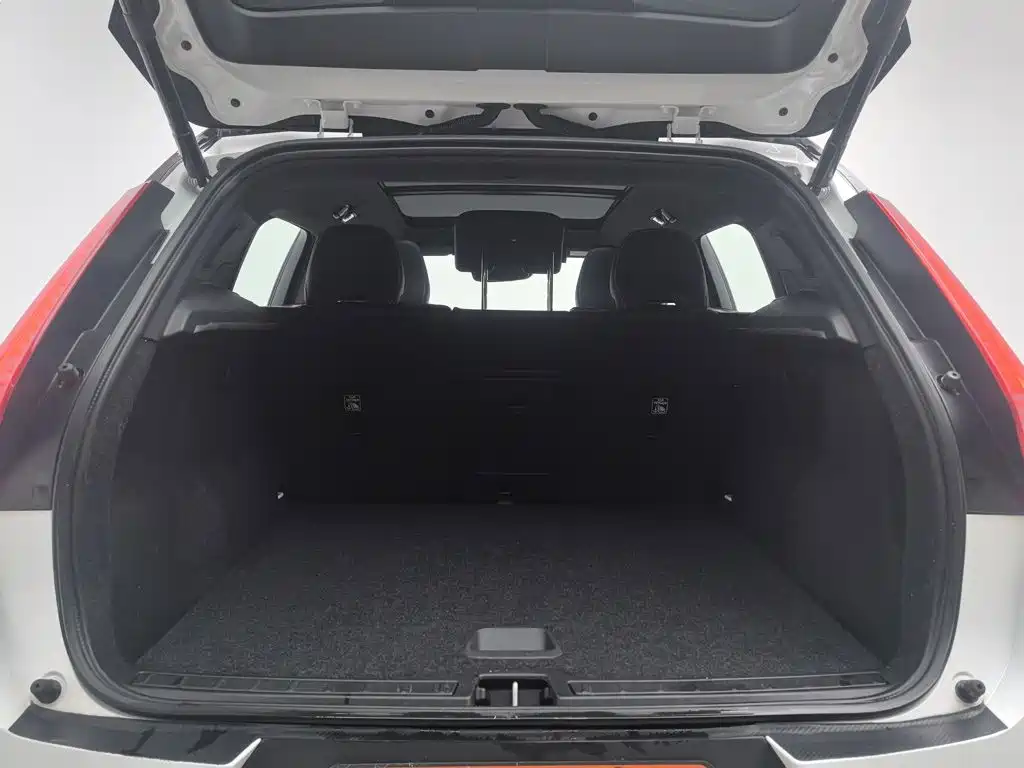 Volvo XC40 — миниатюра 16