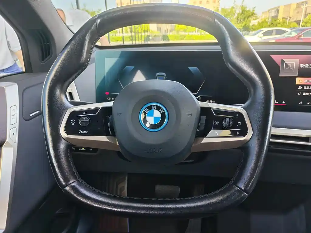 BMW iX — миниатюра 12