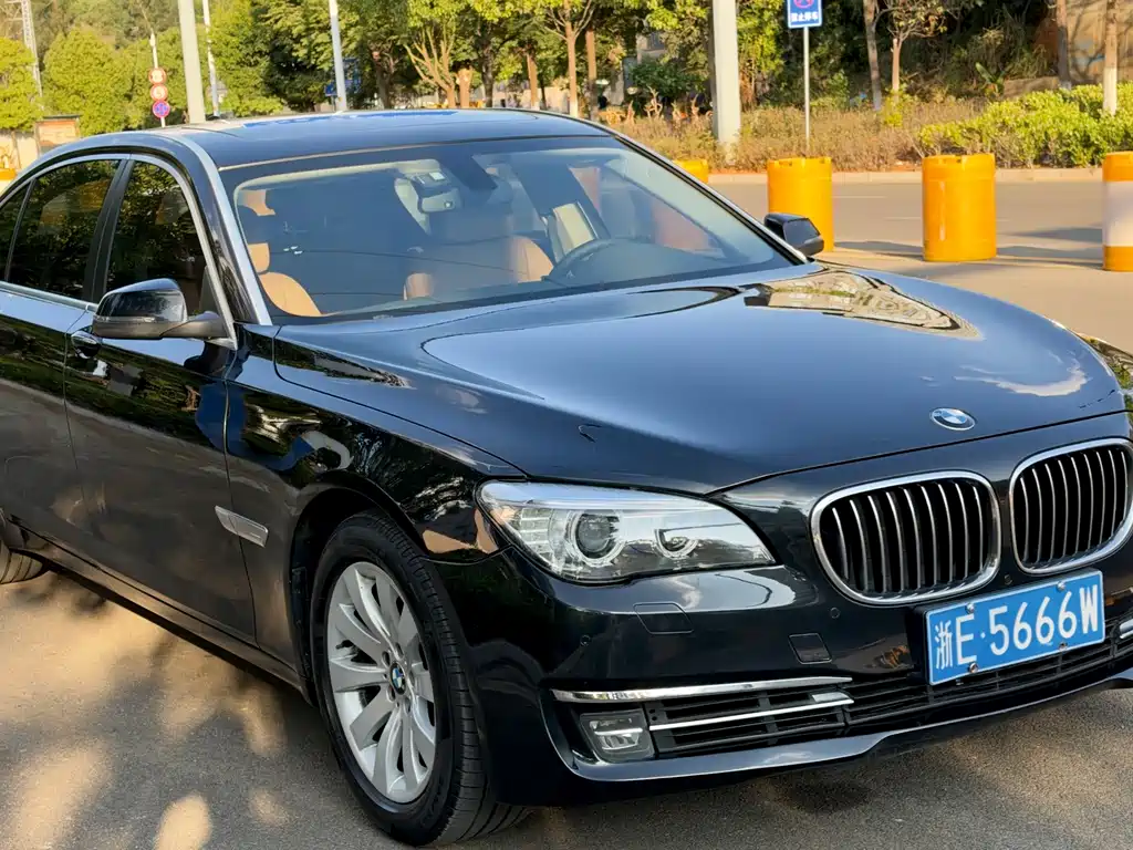 BMW 7 Series — миниатюра 3