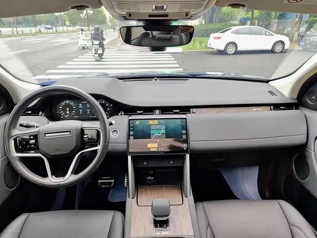 Land Rover Discovery Sport — миниатюра 10