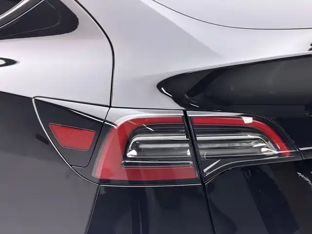 Tesla Model Y — миниатюра 13