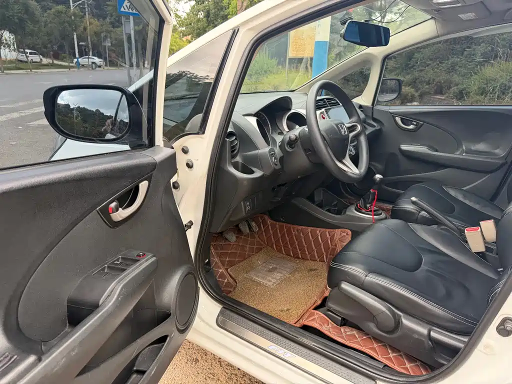 Honda Fit — миниатюра 10