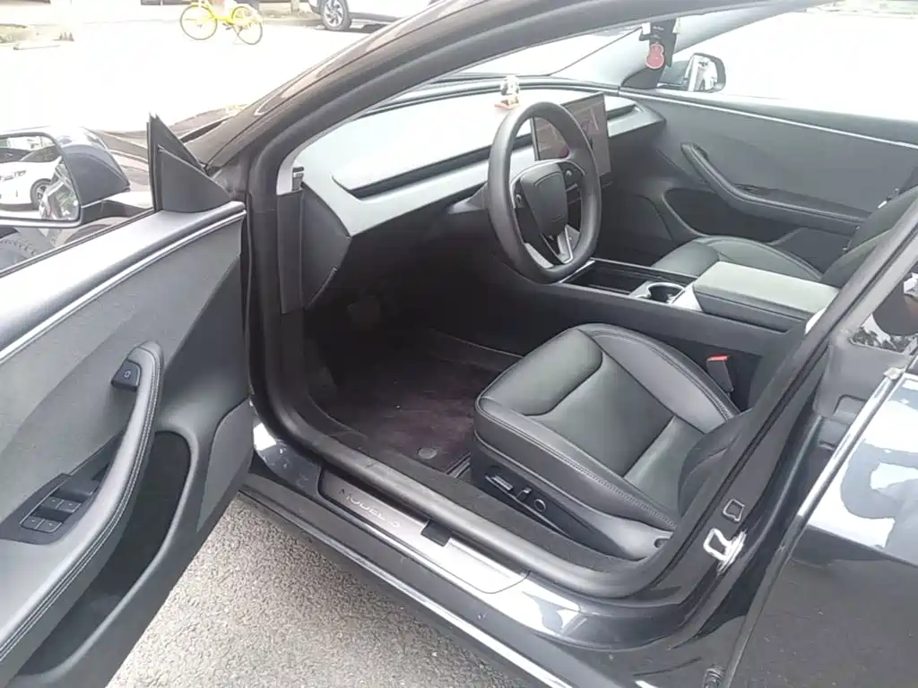 Tesla Model 3 — миниатюра 16