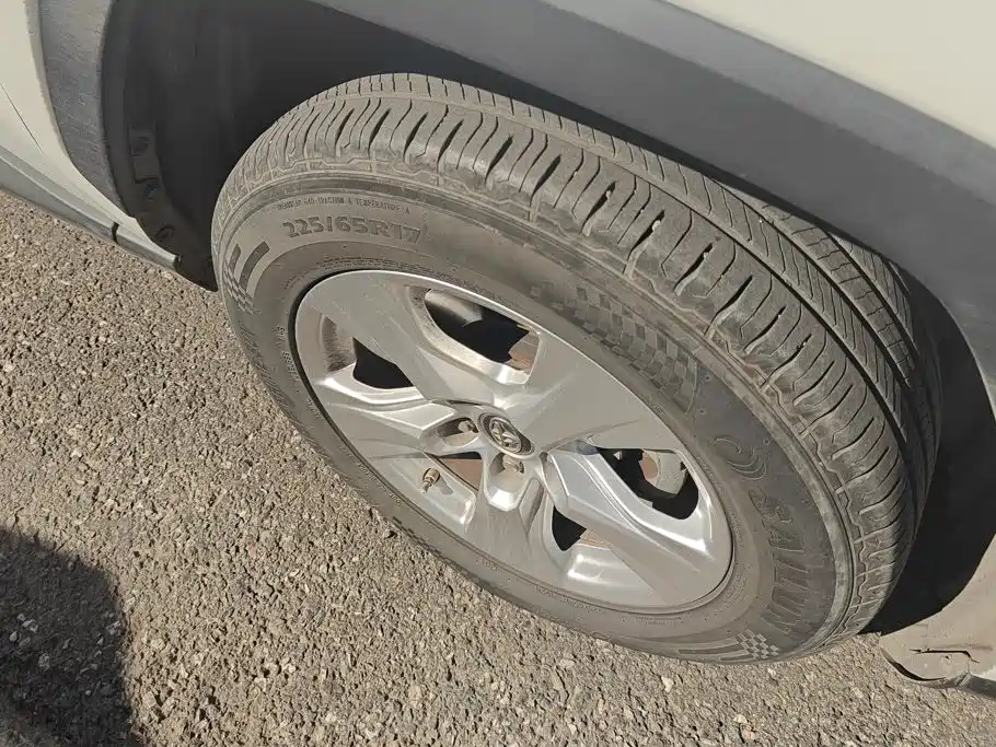 Toyota RAV4 — миниатюра 6