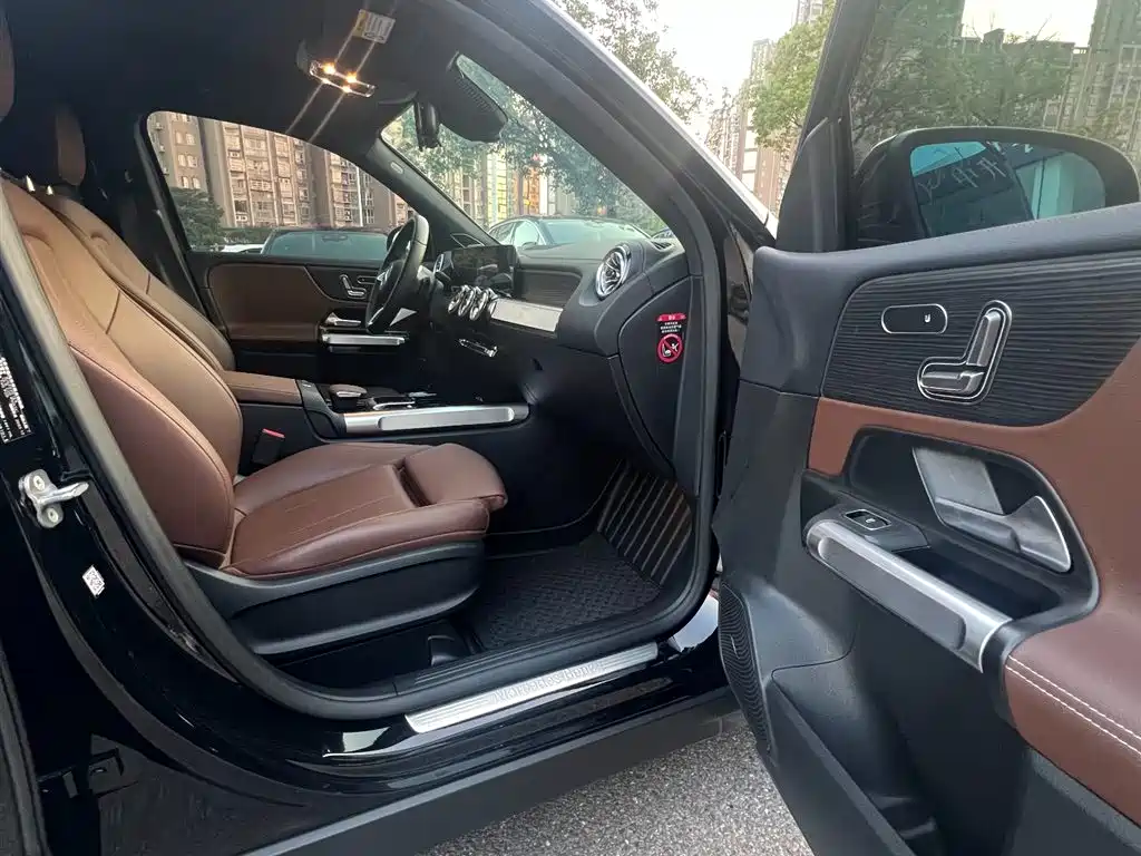 Mercedes-Benz GLB — миниатюра 17