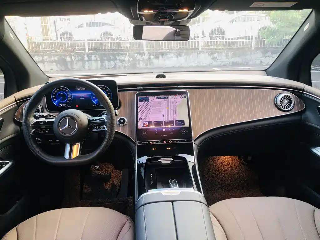 Mercedes-Benz EQE SUV — миниатюра 5