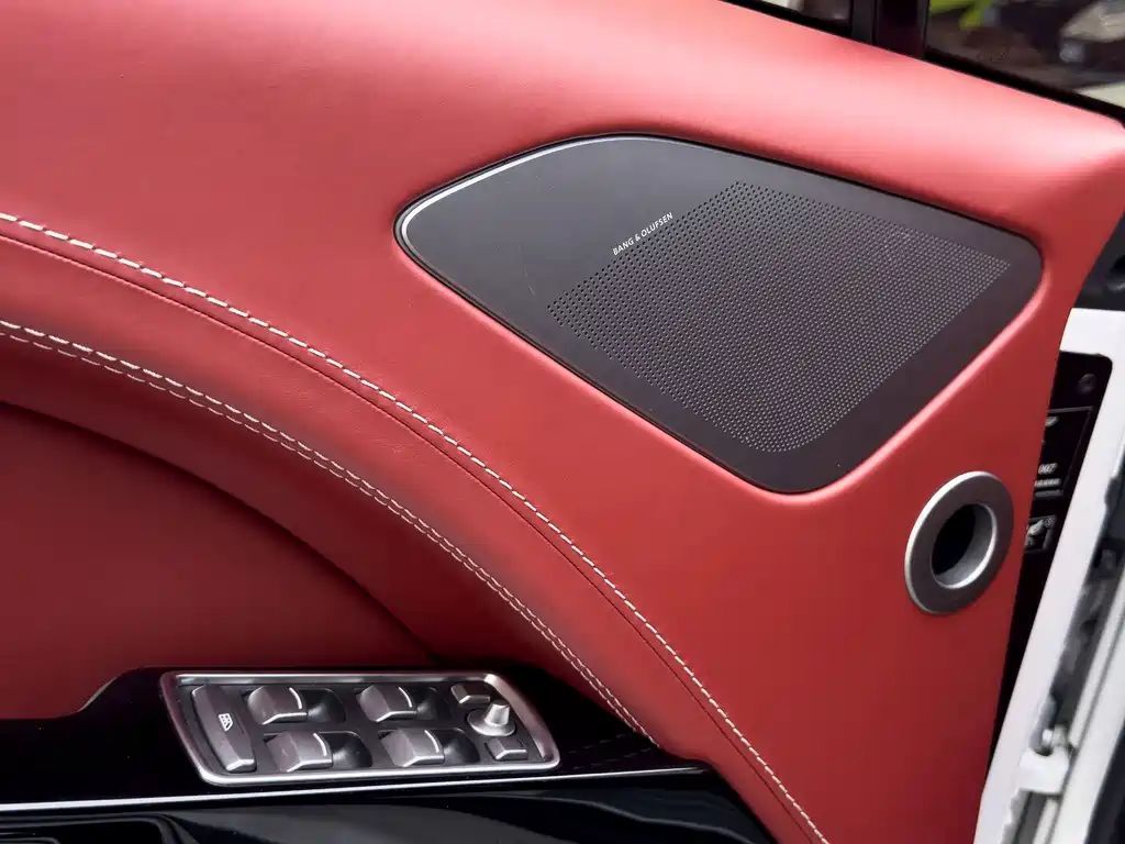 Aston Martin Rapide — миниатюра 10