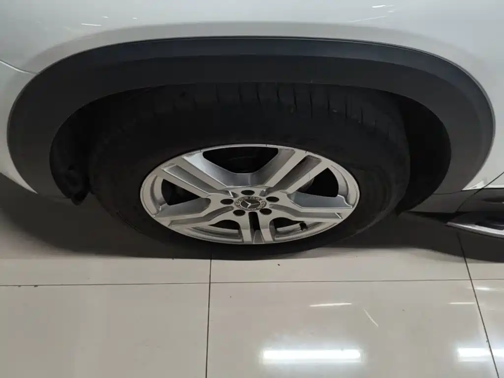 Mercedes-Benz GLB — миниатюра 23