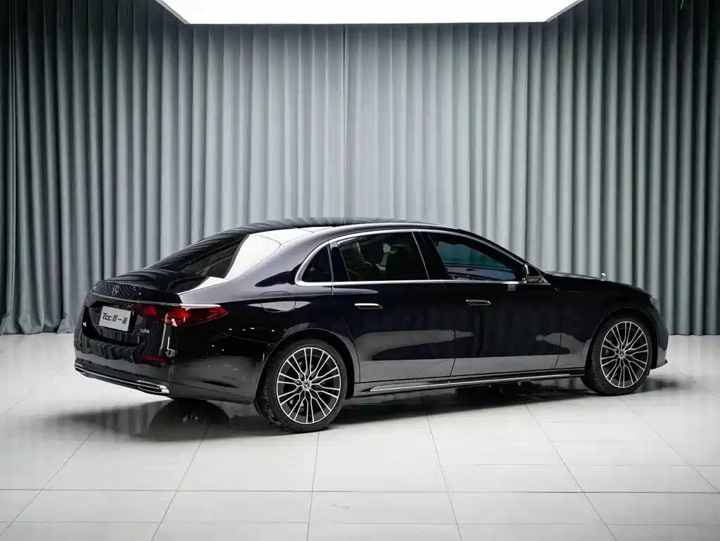 Mercedes-Benz E-Class — миниатюра 7