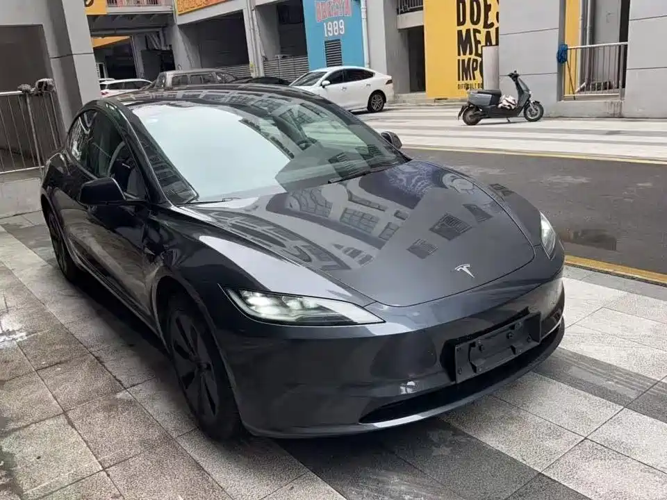 Tesla Model 3 — миниатюра 3