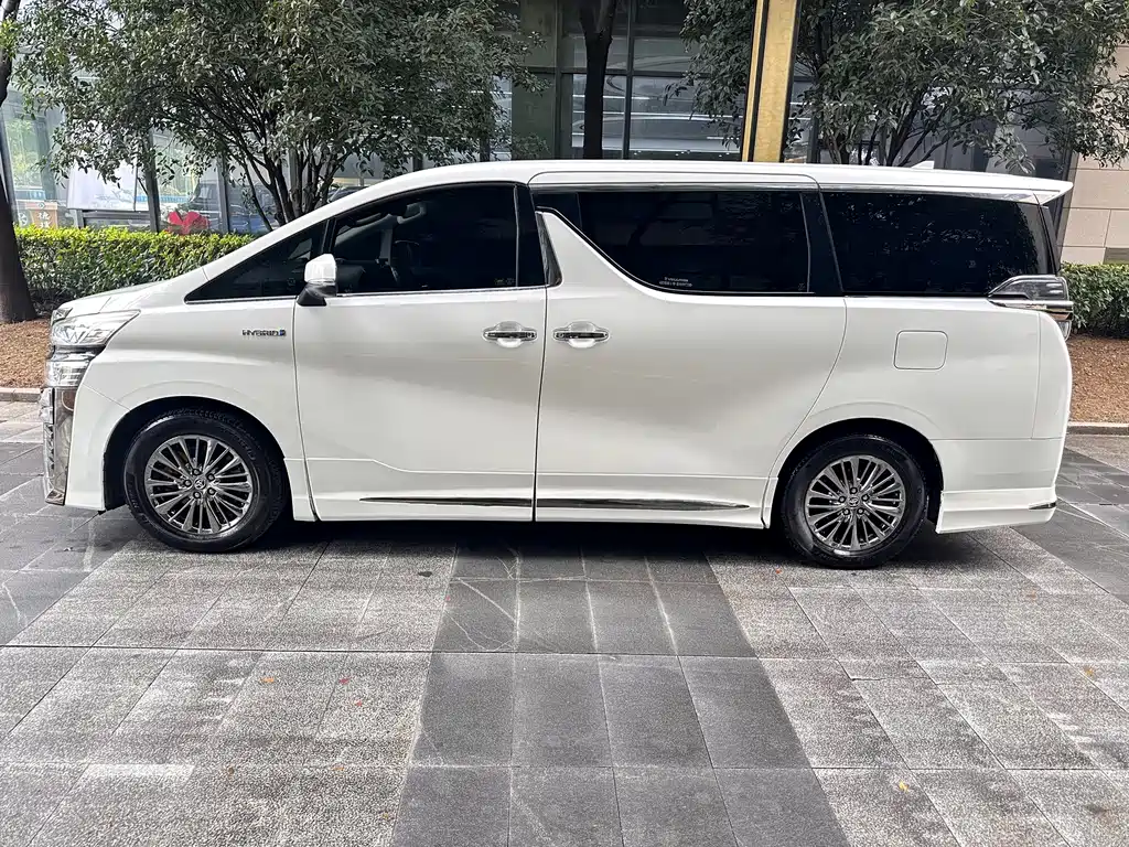 Toyota Vellfire — миниатюра 4
