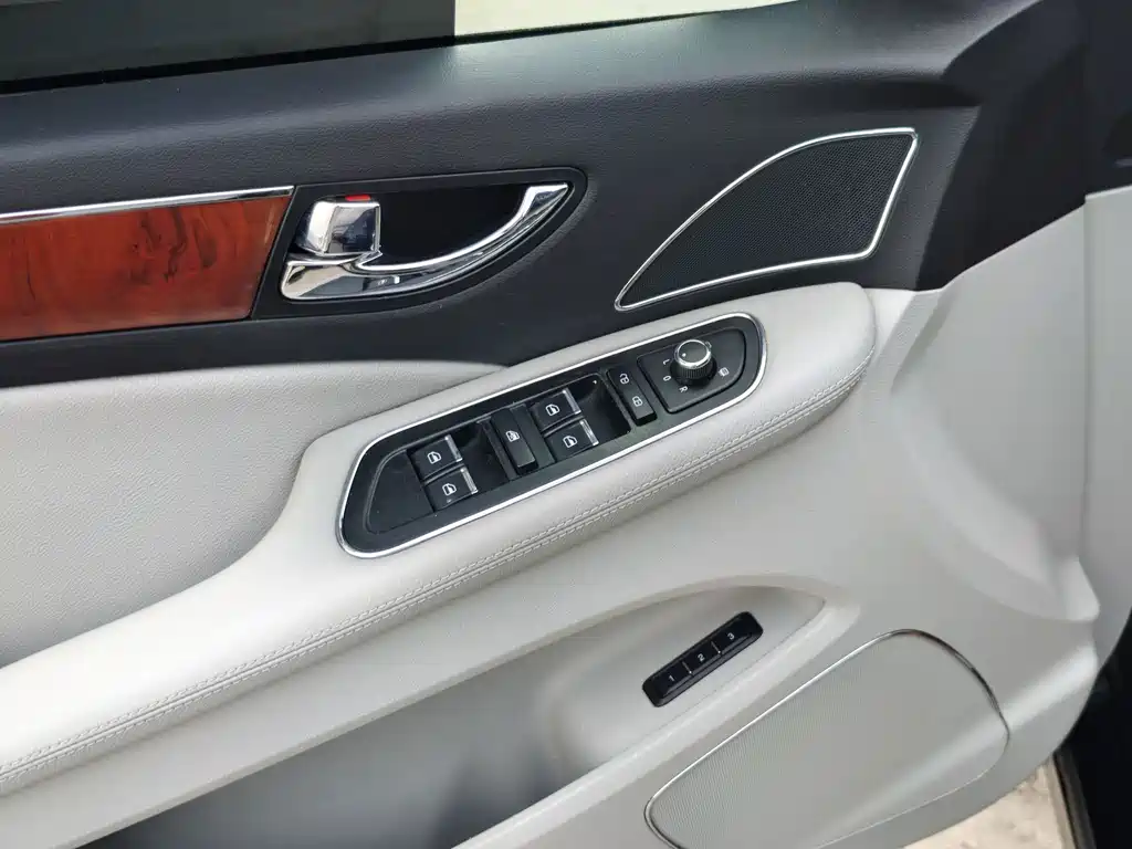 Hongqi Hongqi H7 — миниатюра 13