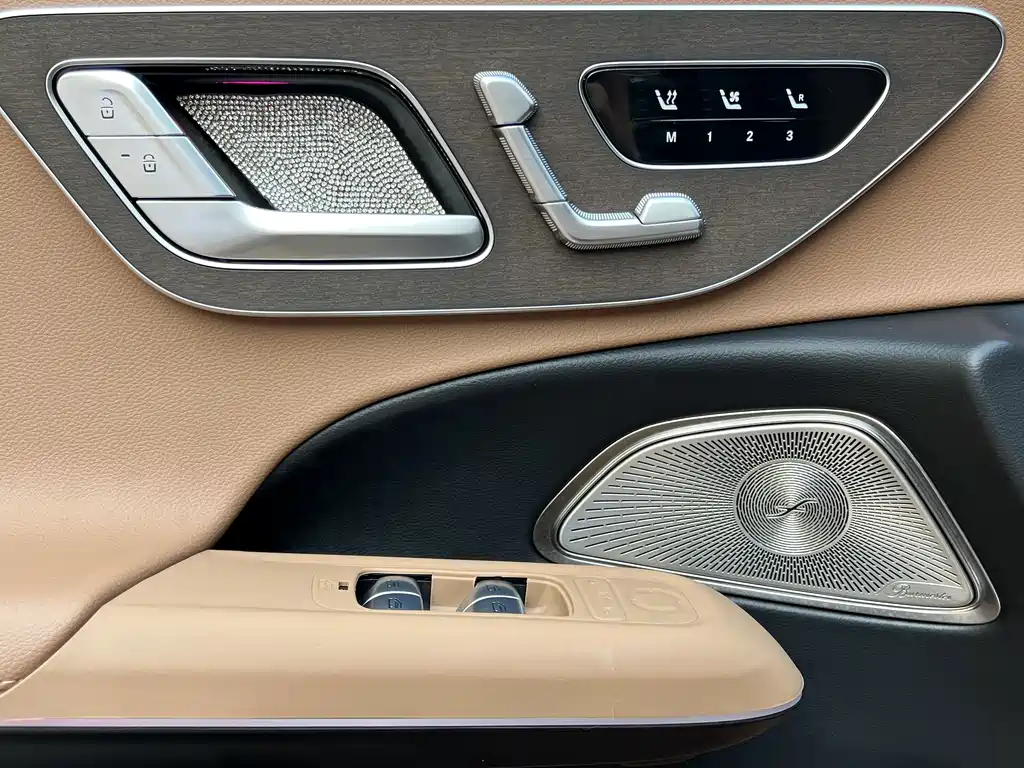 Mercedes-Benz E-Class — миниатюра 7