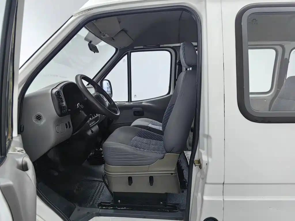 Ford Transit Classic — миниатюра 10