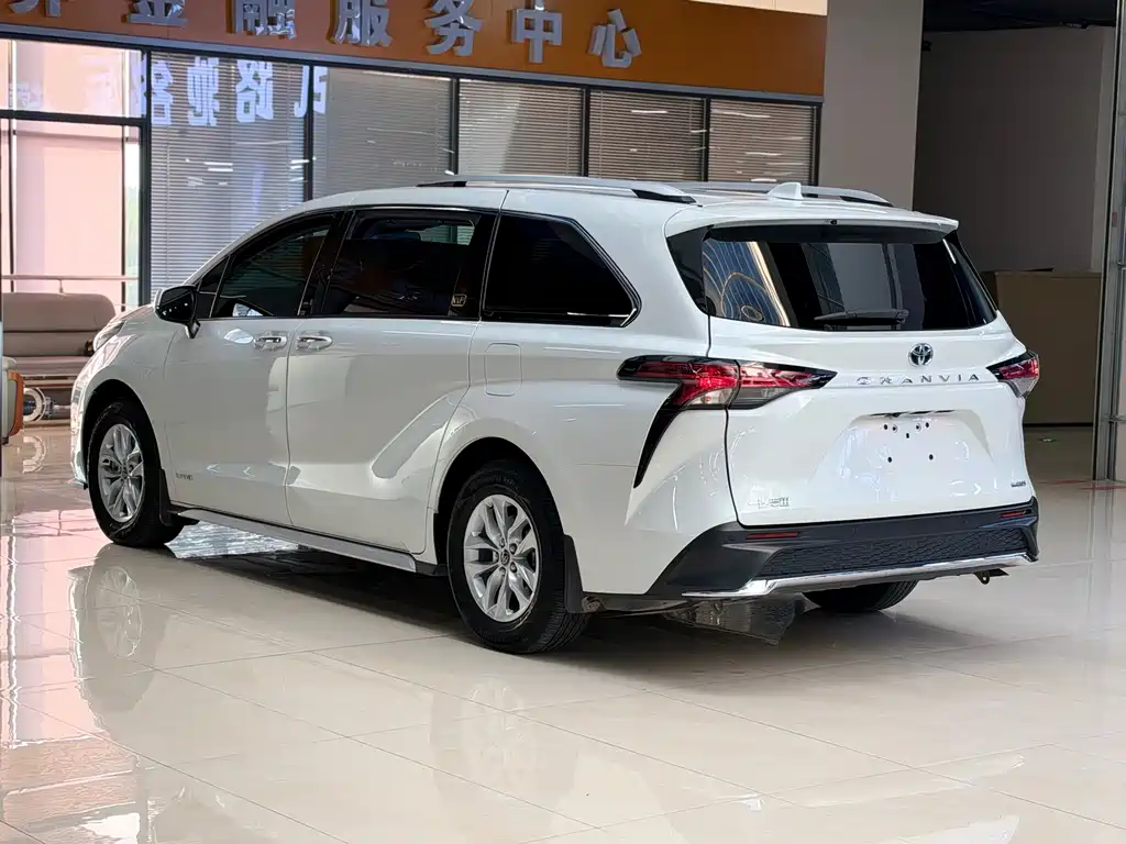 Toyota Granvia — миниатюра 14