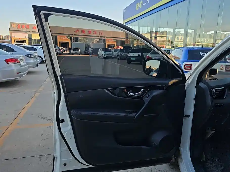 Nissan Qashqai — миниатюра 7