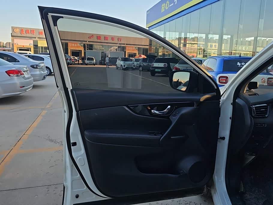 Nissan Qashqai 2.0 л 2026 г. Белый, пробег 9600 км
