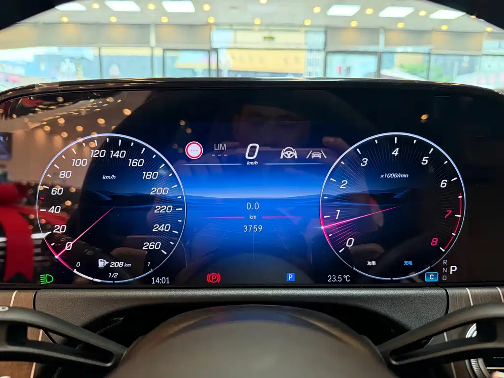 Mercedes-Benz E-Class — миниатюра 8
