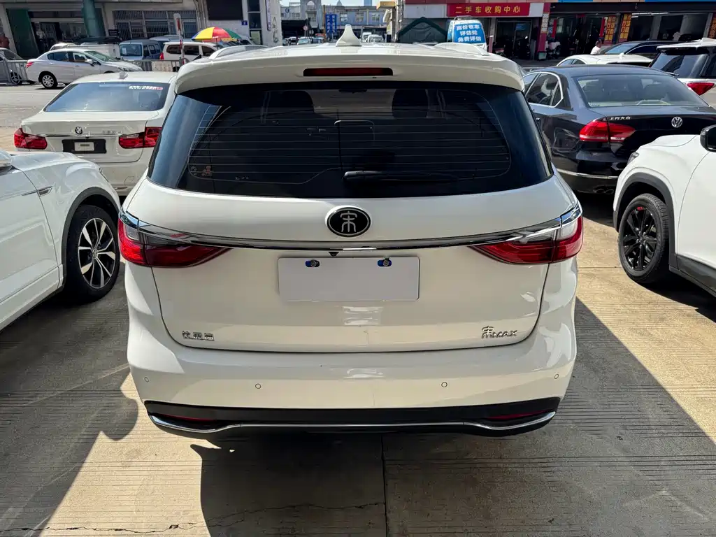 BYD MAX — миниатюра 5