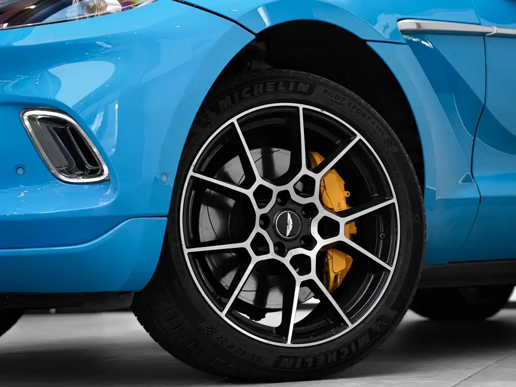 Aston Martin DBX 2021 4.0T V8
