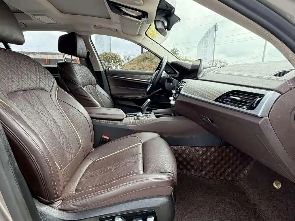 BMW 5 Series New Energy — миниатюра 4