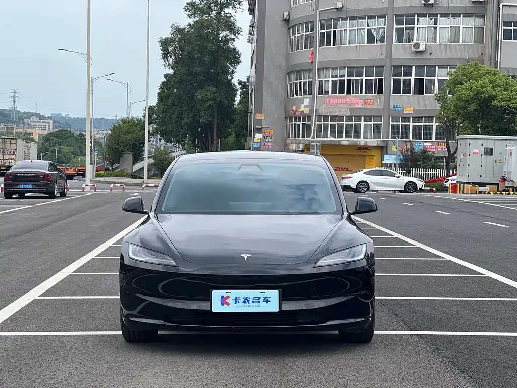 Tesla Model 3 — миниатюра 2