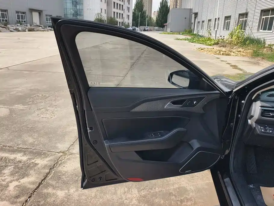 Hongqi Hongqi H5 — миниатюра 7