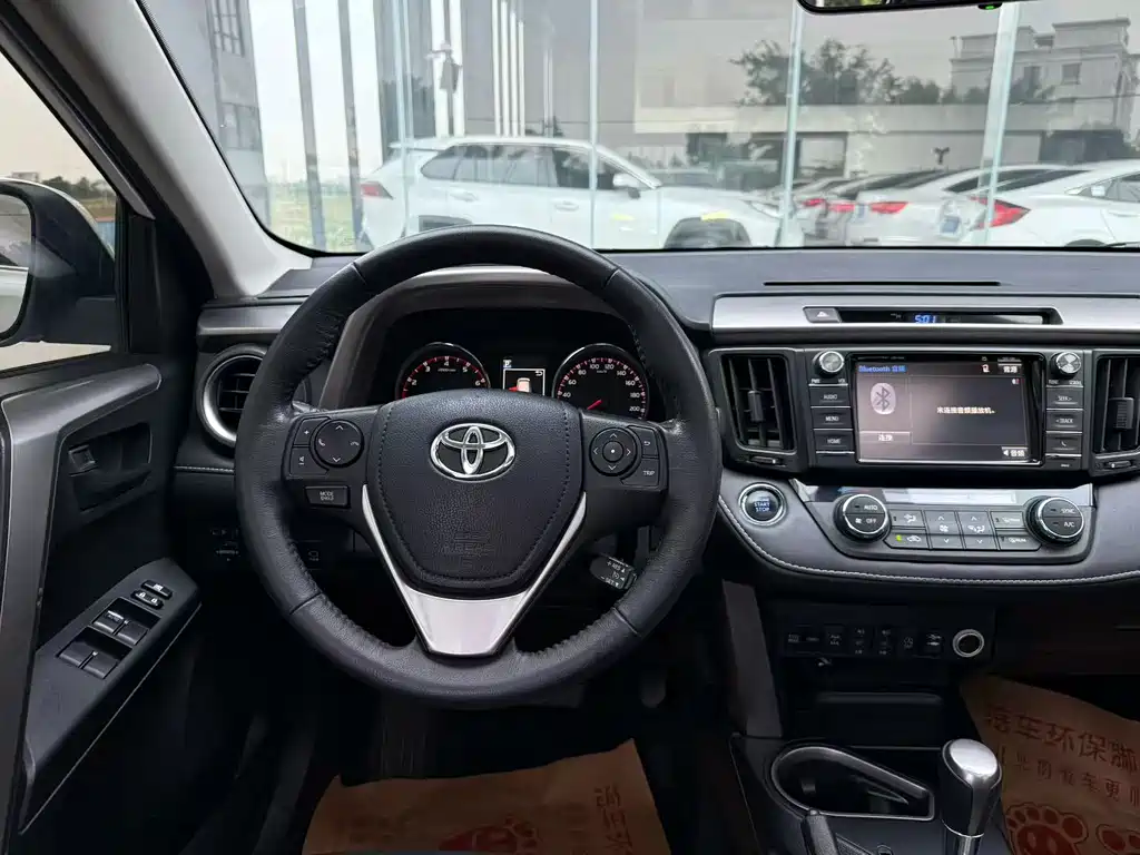 Toyota RAV4 — миниатюра 8
