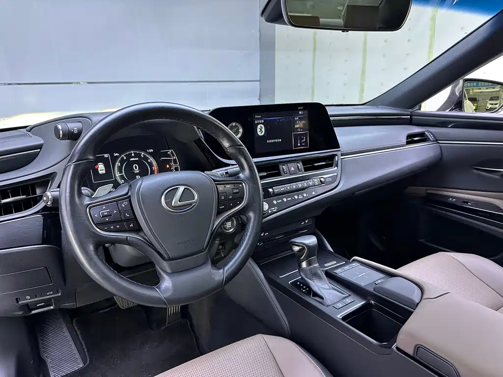 Lexus ES — миниатюра 10