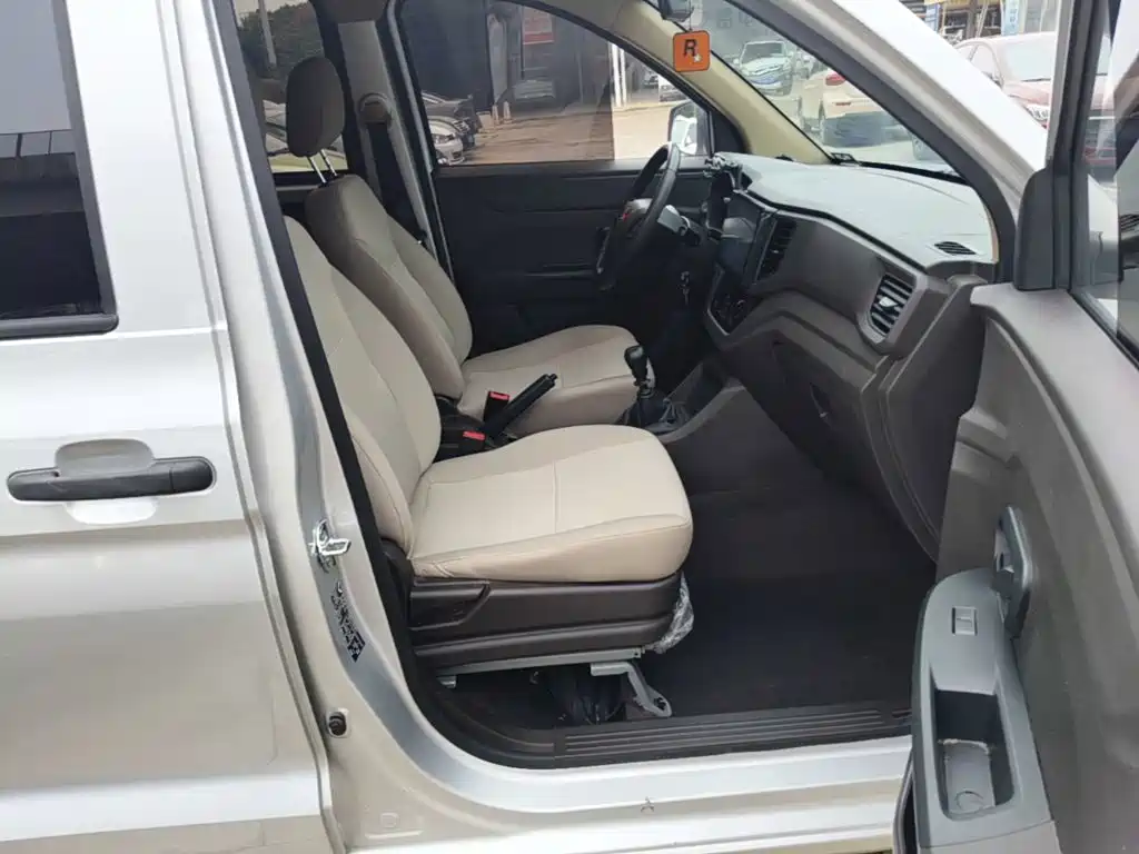Wuling Hongguang V — миниатюра 25