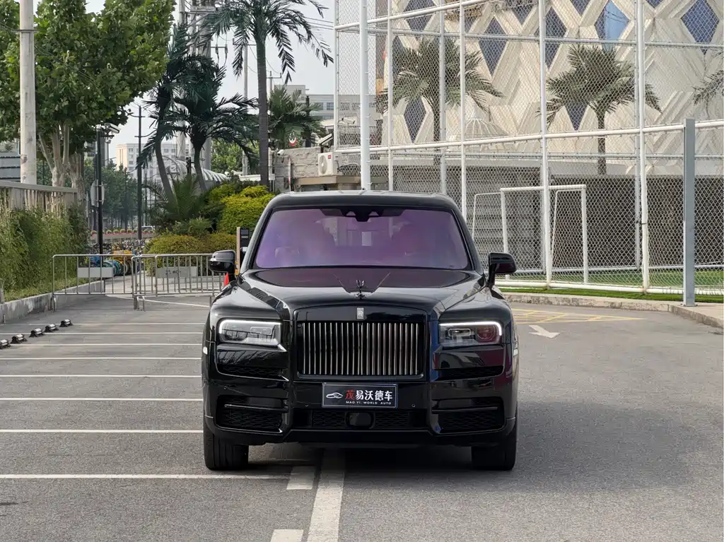 Rolls-Royce Cullinan 2024 мест