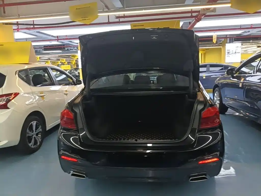 BMW 5 Series — миниатюра 15