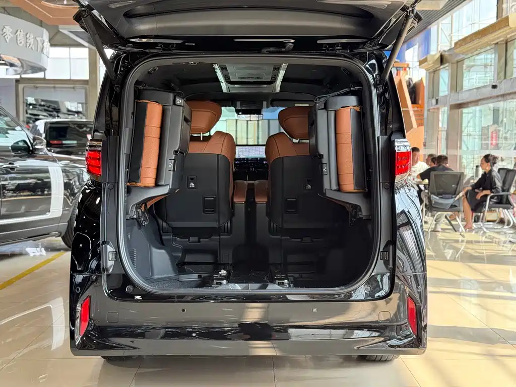 Toyota Alphard — миниатюра 22