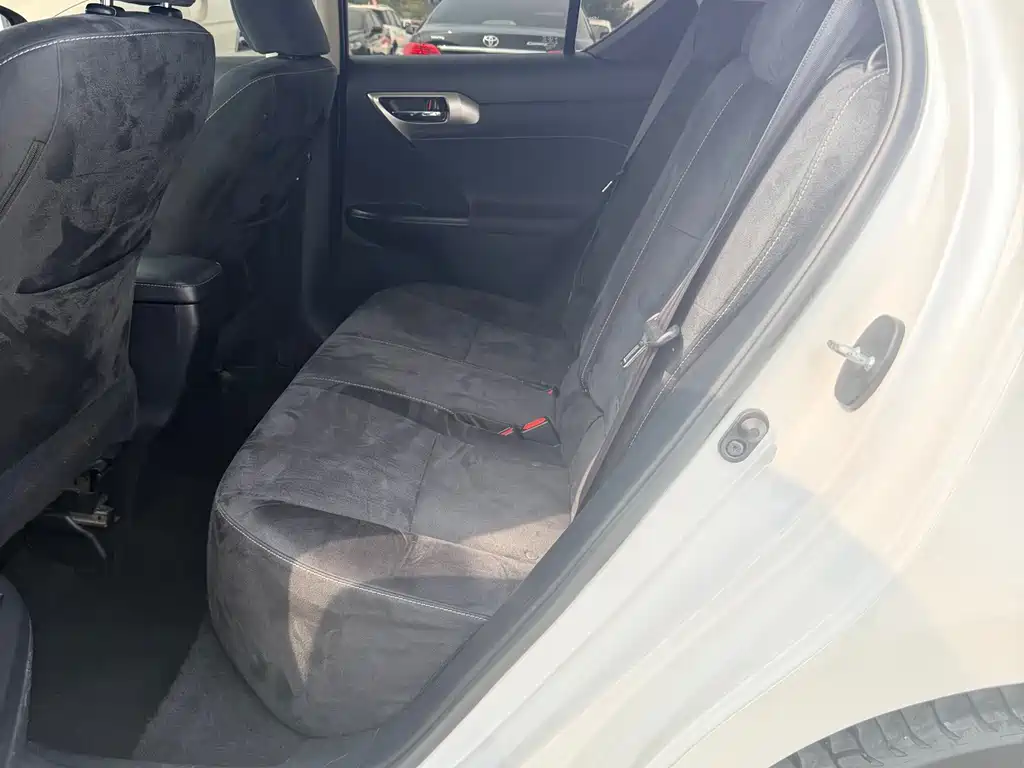 Lexus CT — миниатюра 12